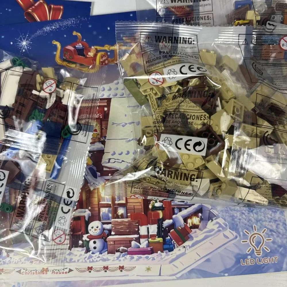 Insoon Snowscape Christmas House Building Bricks 1834 pcs Open Box MOSTLY SEALED